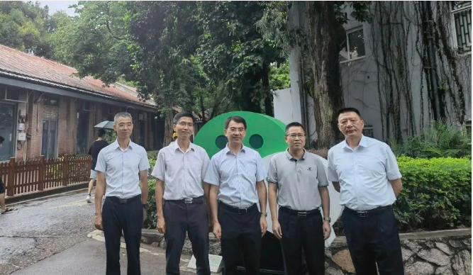 海珠區(qū)委常委、統(tǒng)戰(zhàn)部部長王福軍帶隊到新仕誠公司調(diào)研